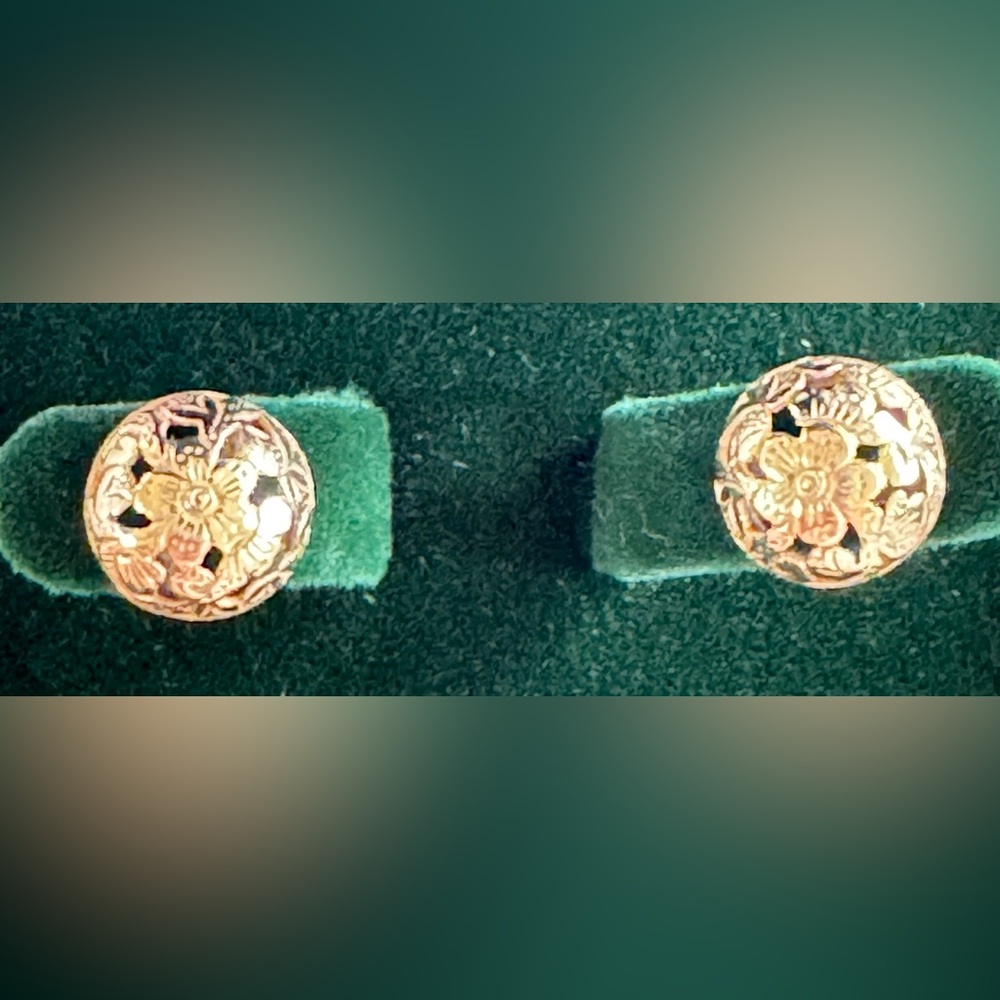 MINGS HAWAII - 14k Gold Round Cherry Blossom Earrings